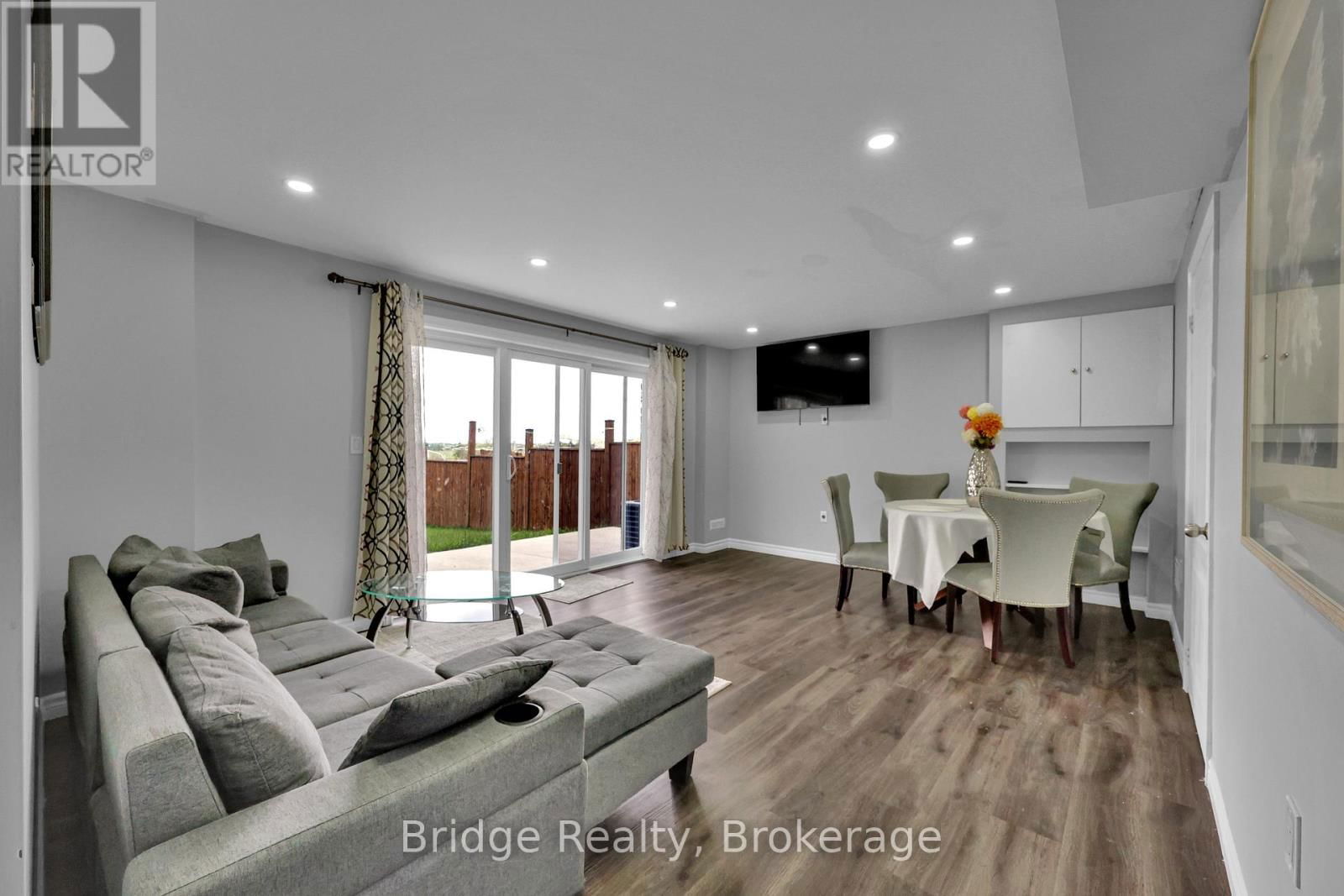 483 CHAMPLAIN AVENUE Image 38