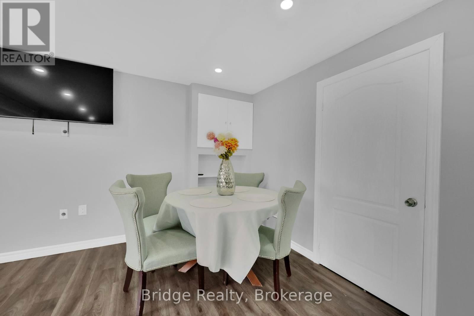 483 CHAMPLAIN AVENUE Image 39