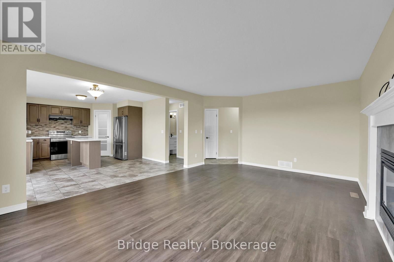 483 CHAMPLAIN AVENUE Image 9