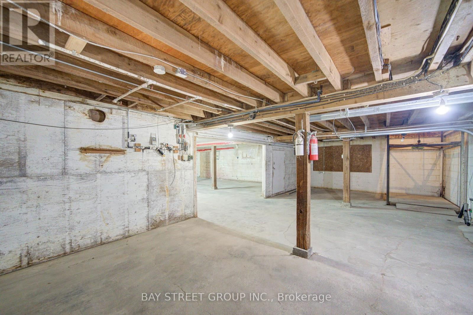 84 MCDOWELL ROAD EAST Image 35