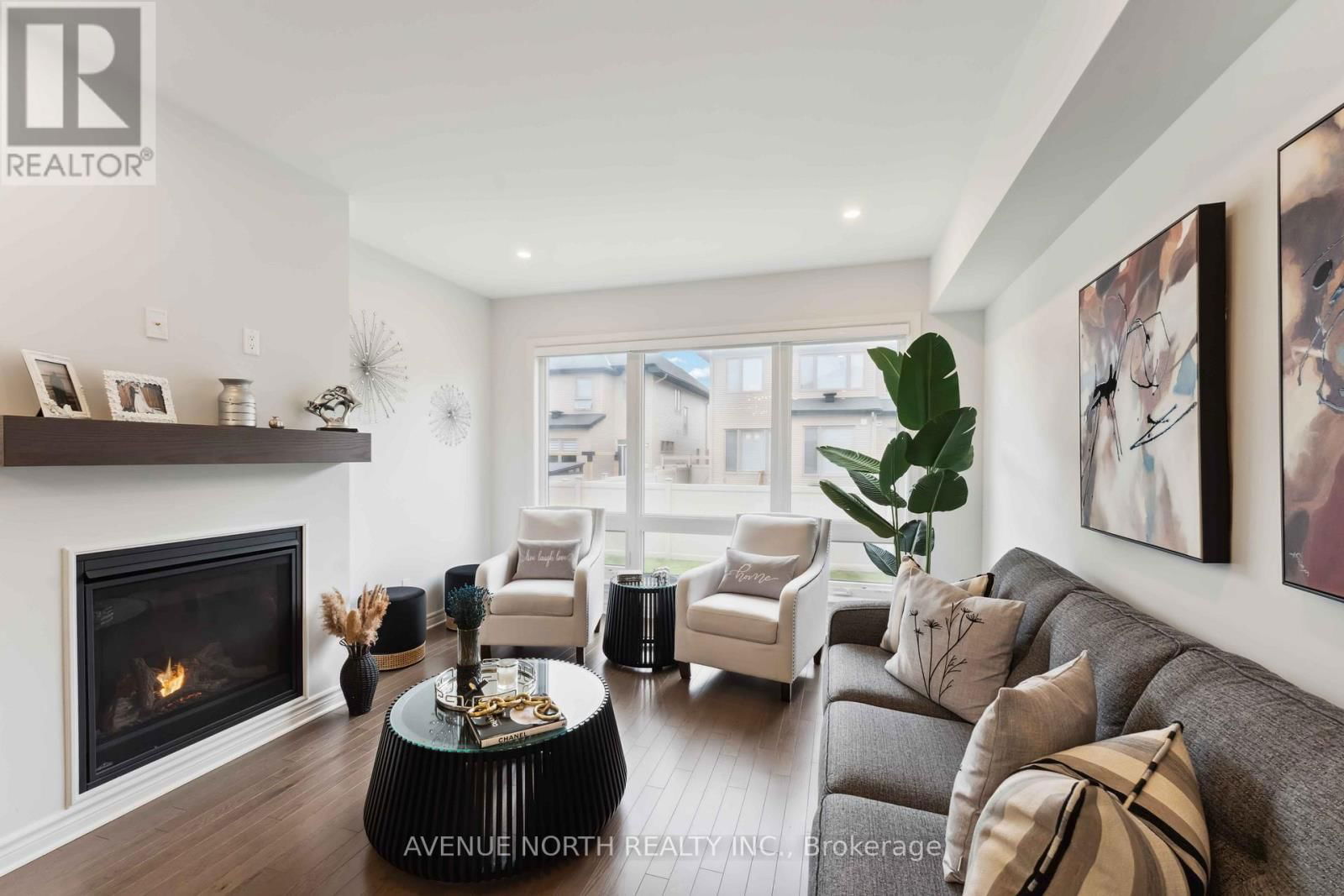 727 CAIRN CRESCENT Image 15