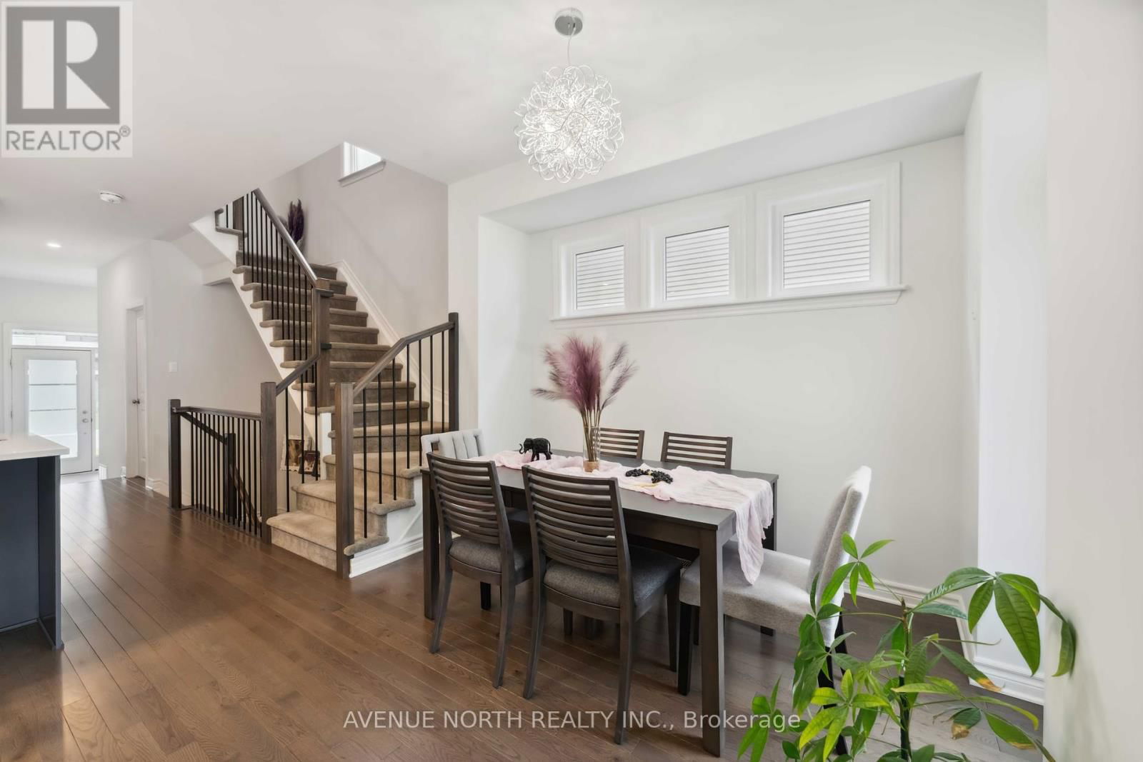 727 CAIRN CRESCENT Image 18