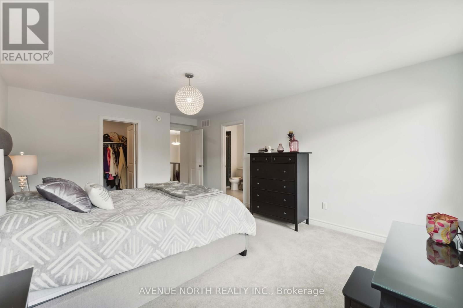 727 CAIRN CRESCENT Image 25