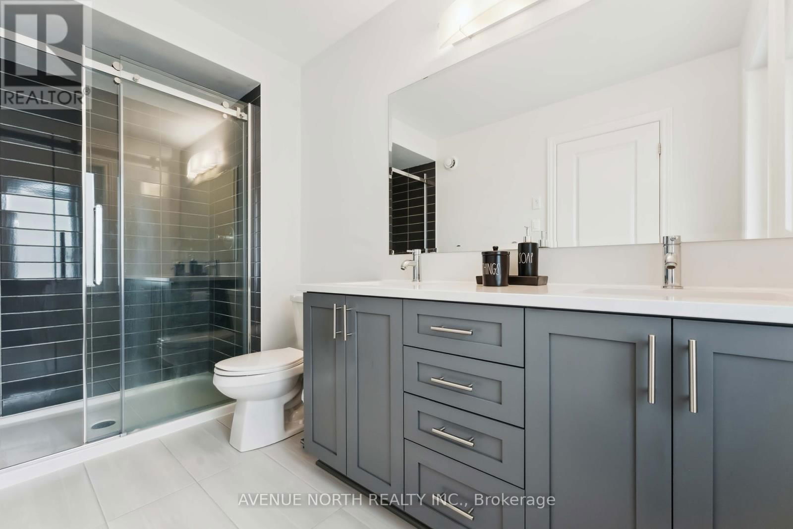 727 CAIRN CRESCENT Image 27
