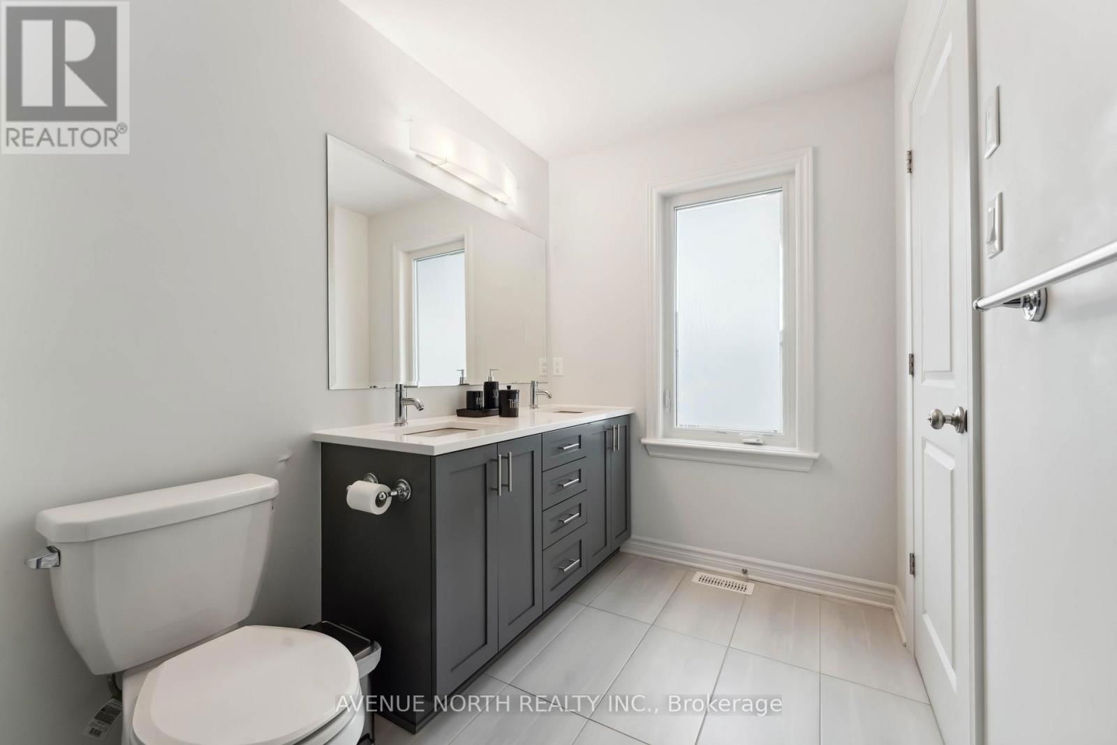 727 CAIRN CRESCENT Image 28