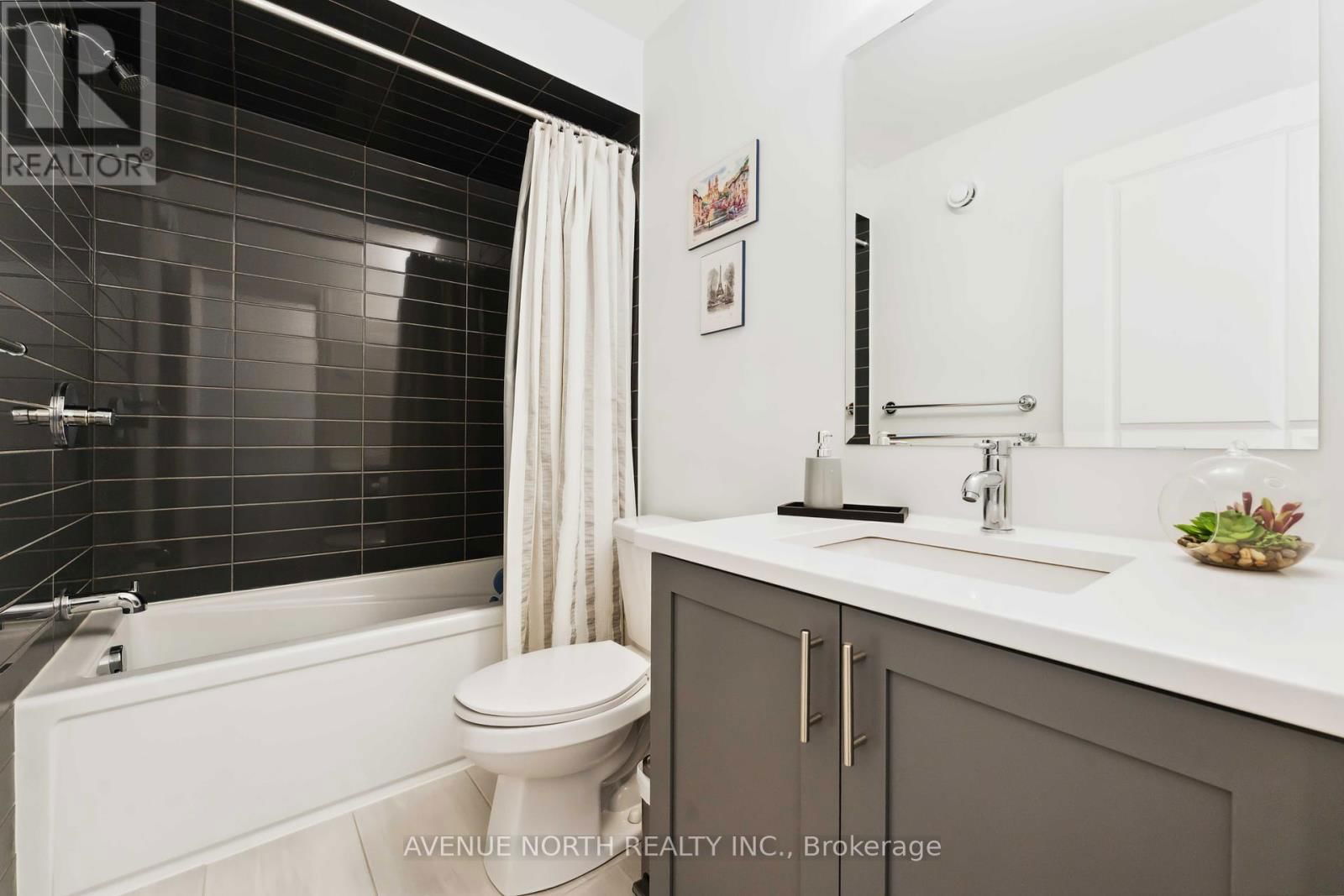 727 CAIRN CRESCENT Image 34