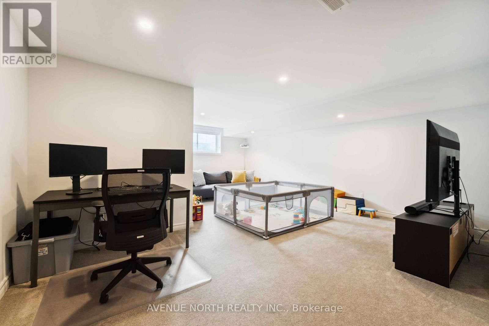 727 CAIRN CRESCENT Image 38