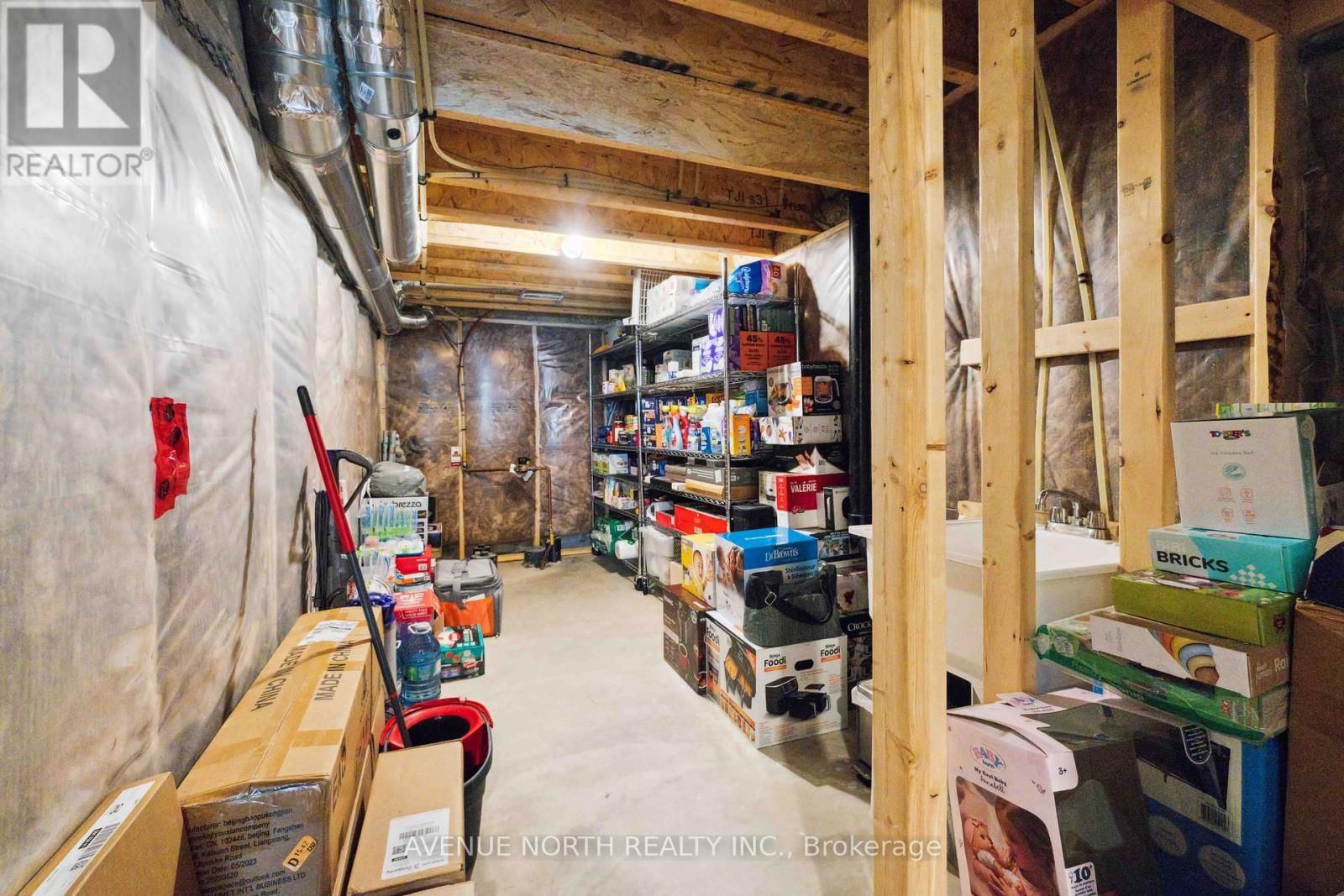 727 CAIRN CRESCENT Image 44
