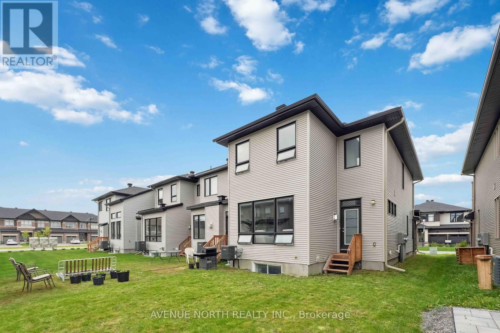 727 CAIRN CRESCENT Image 47