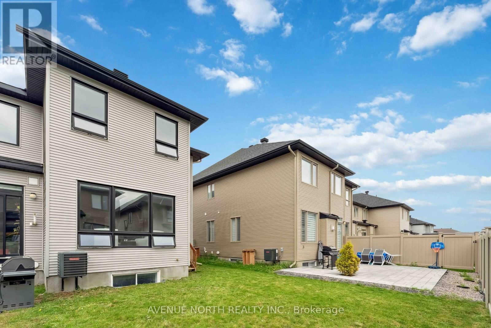 727 CAIRN CRESCENT Image 49