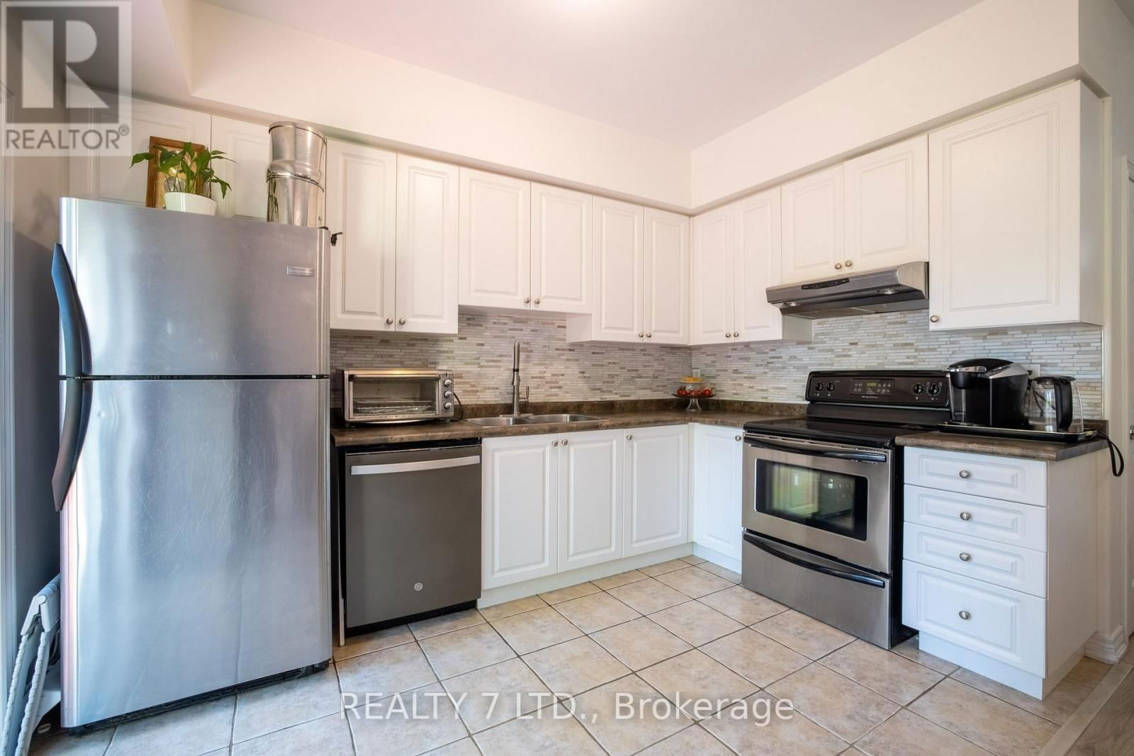 14 CHLOE STREET Image 13