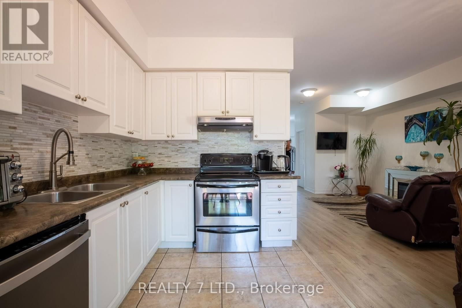 14 CHLOE STREET Image 14