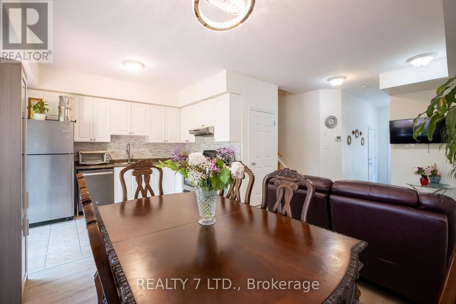14 CHLOE STREET Image 15