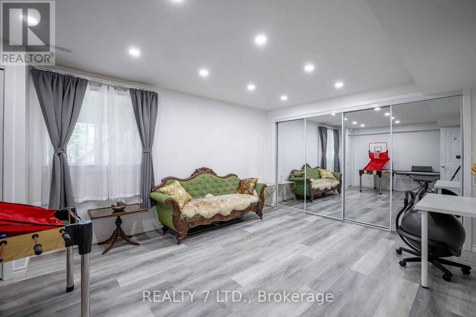 14 CHLOE STREET Image 28
