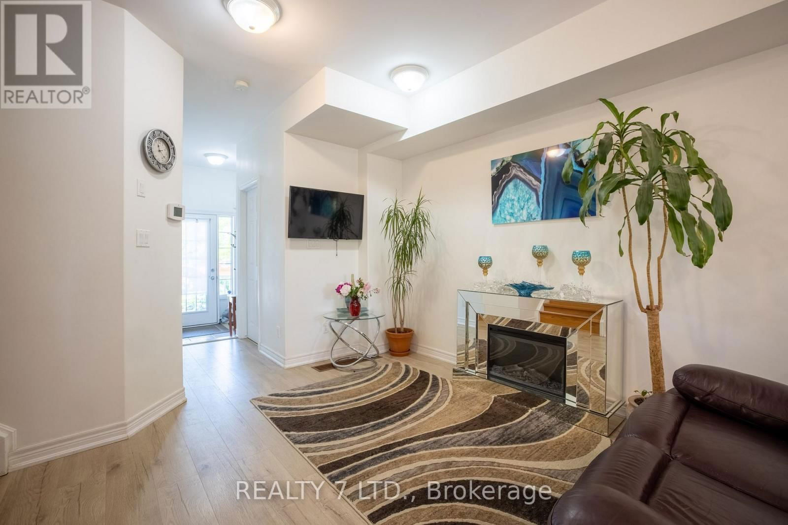 14 CHLOE STREET Image 8