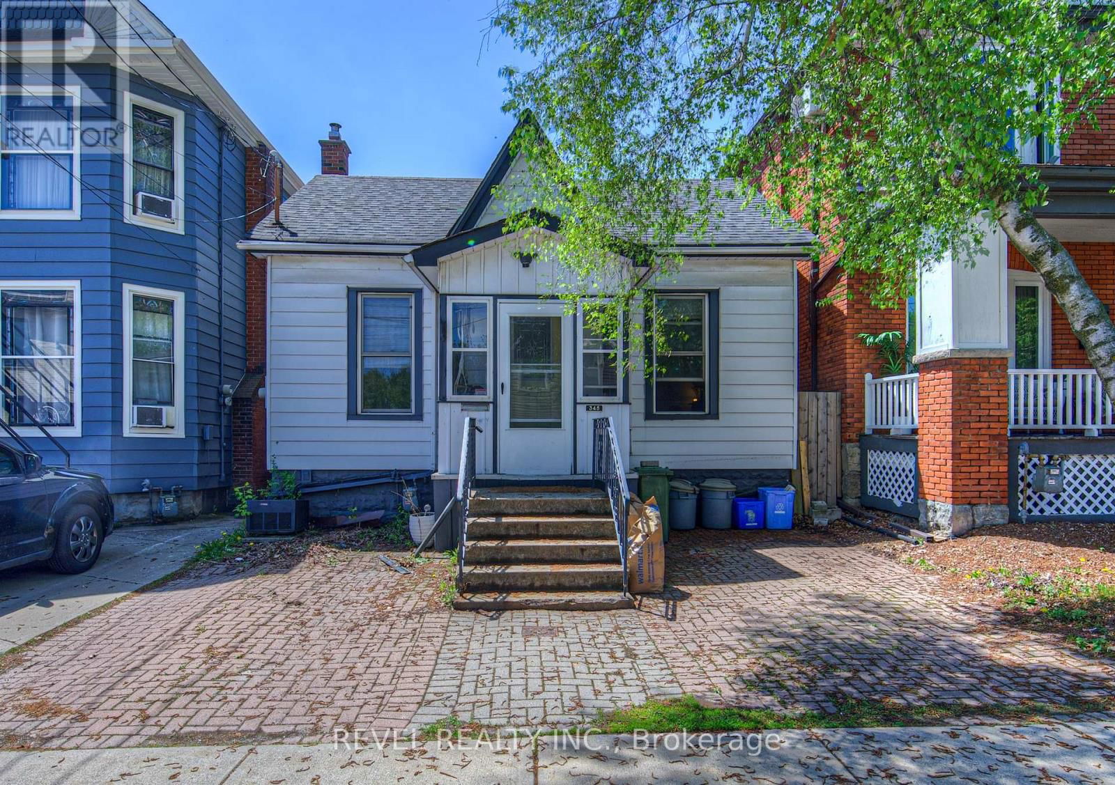 345 HUNTER STREET WEST Image 1
