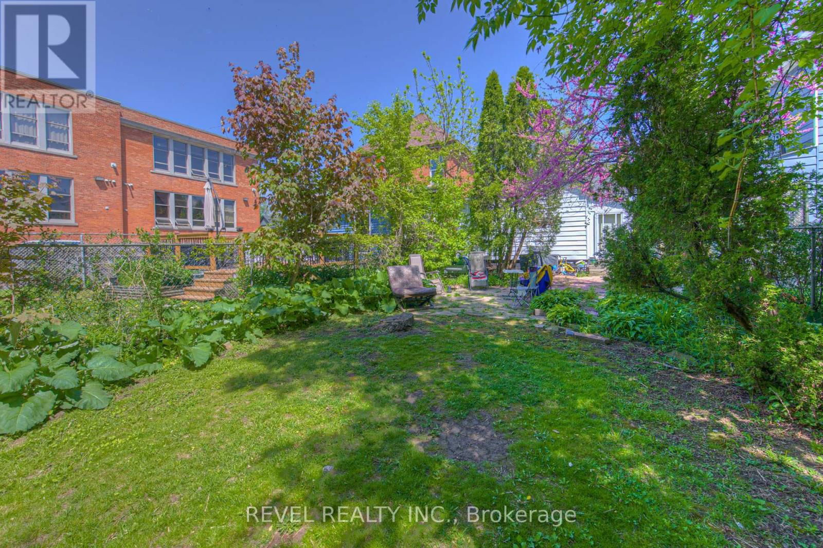 345 HUNTER STREET WEST Image 10