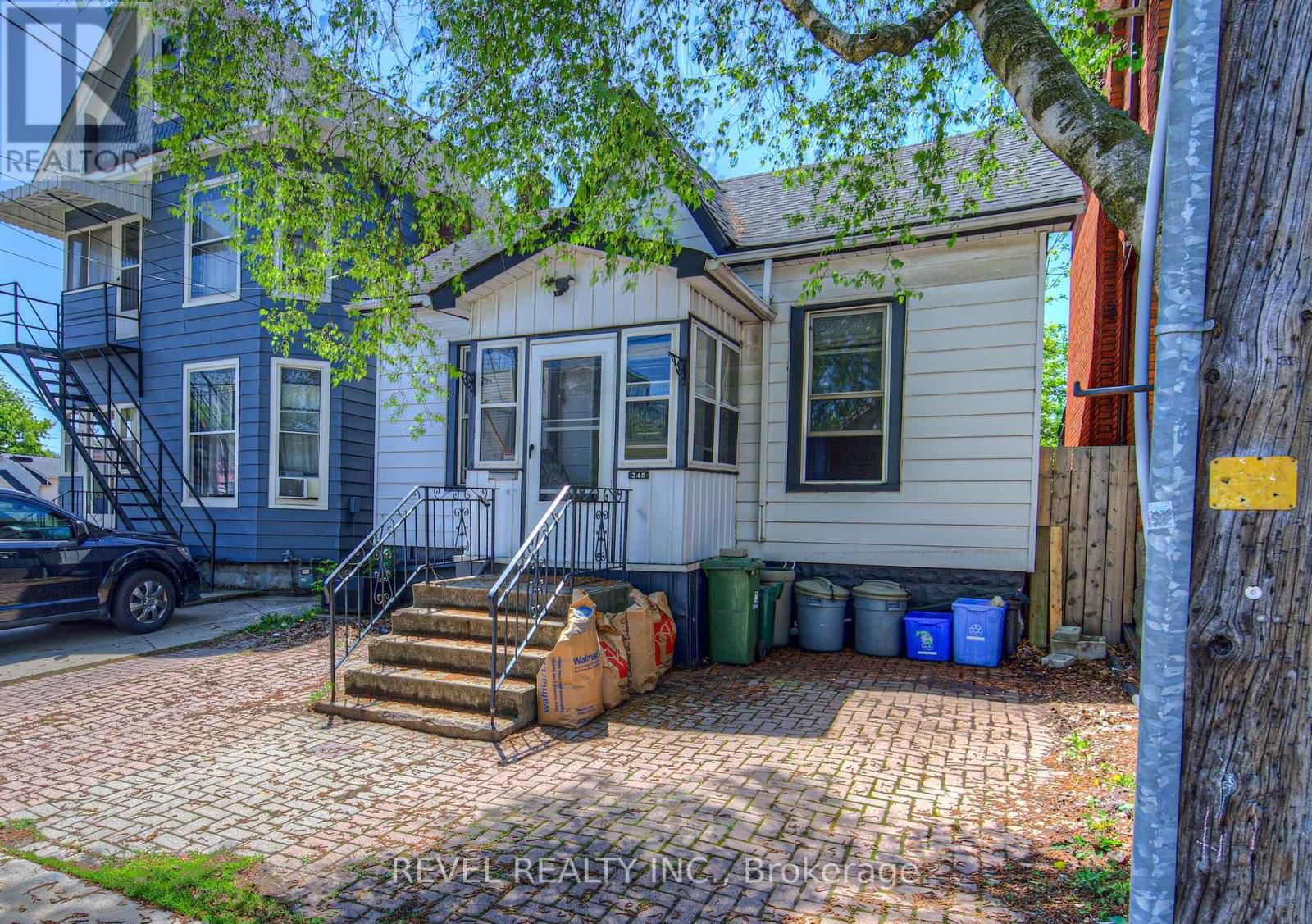 345 HUNTER STREET WEST Image 3