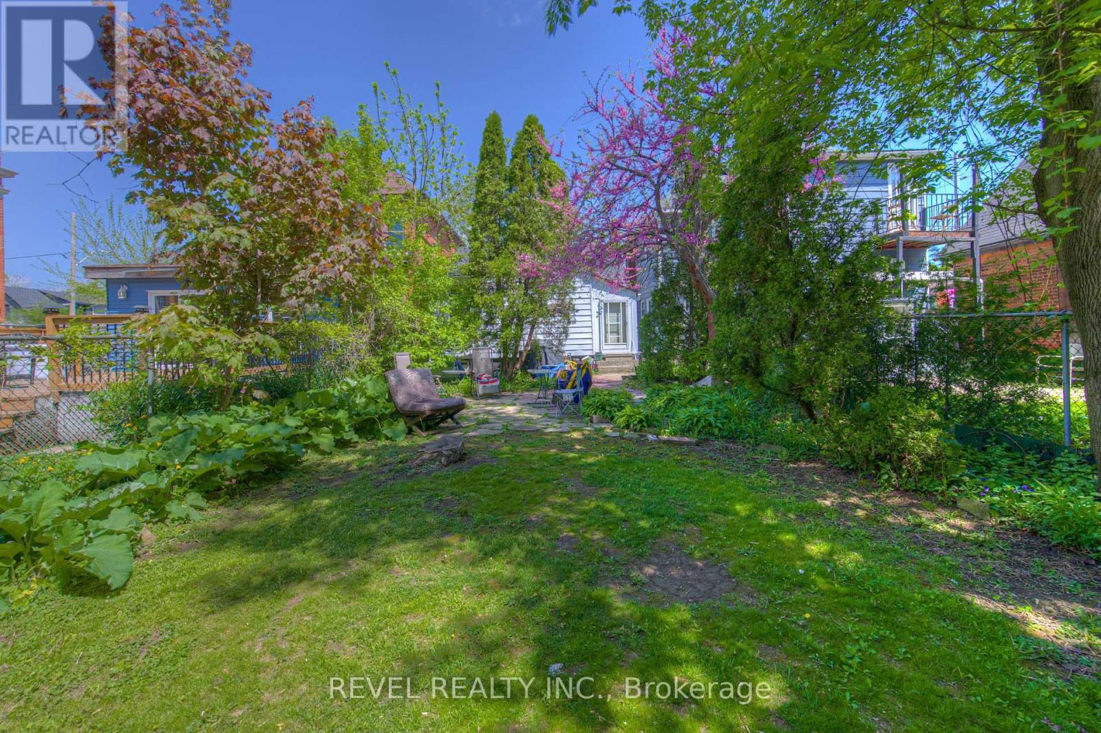345 HUNTER STREET WEST Image 9