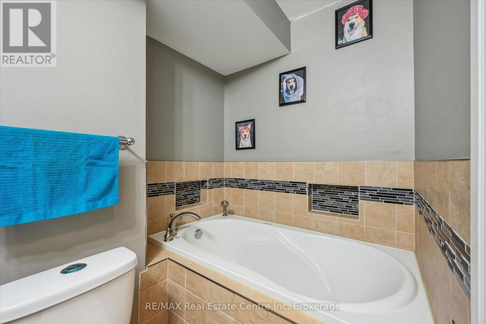 265 STRATHALLAN STREET Image 32