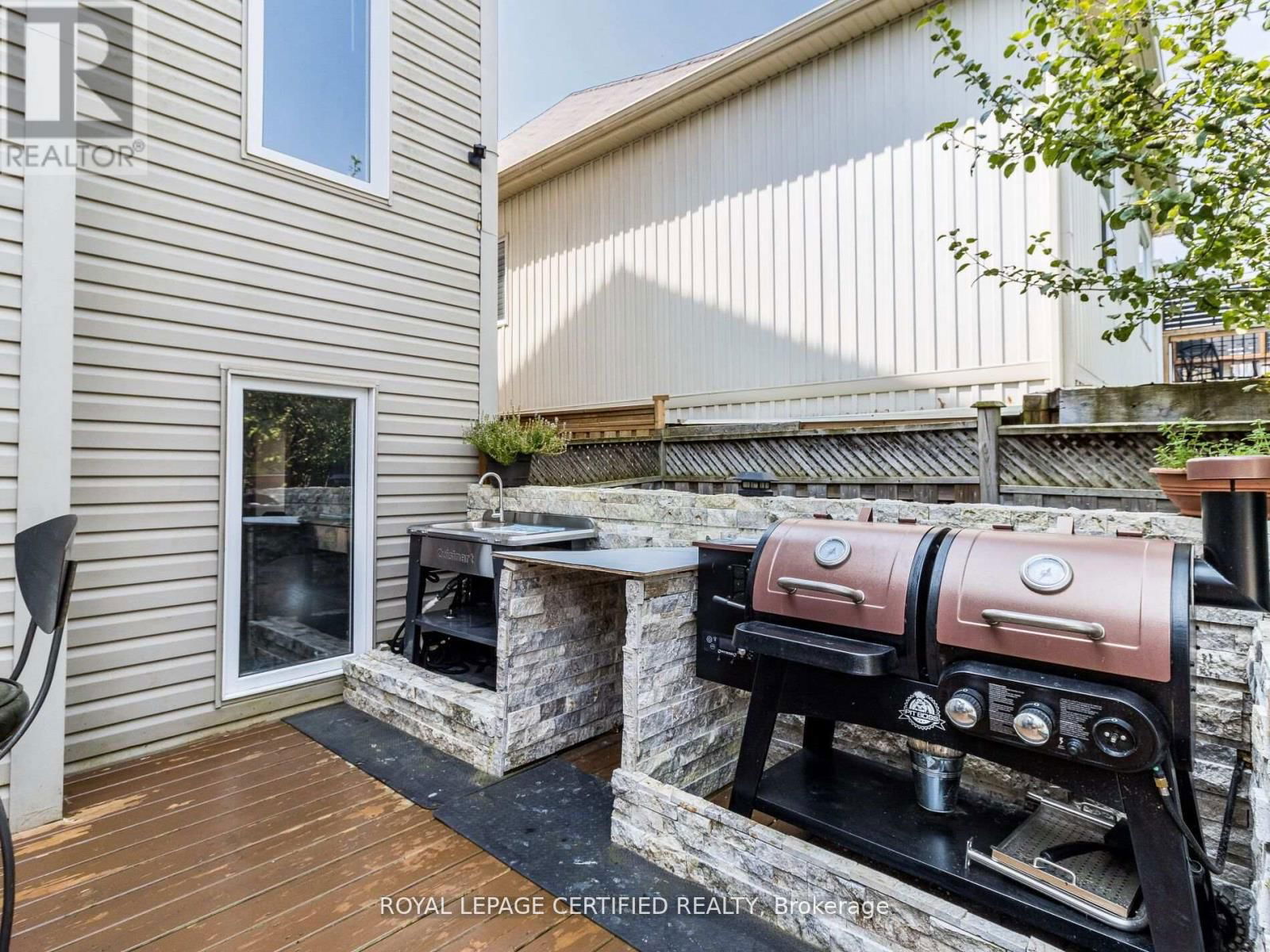 220 BERRY STREET Image 31