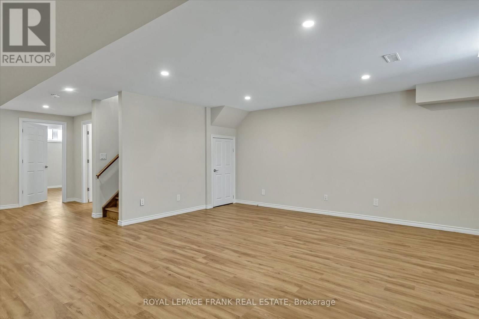 8 - 24 BRINTON DRIVE Image 32