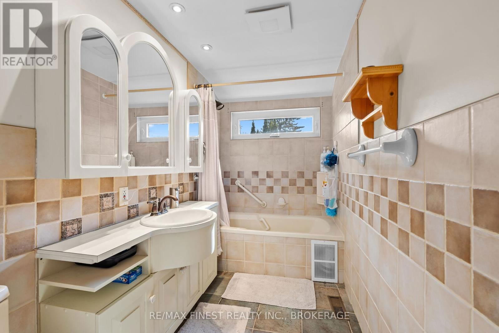 355 LAKEVIEW AVENUE Image 21