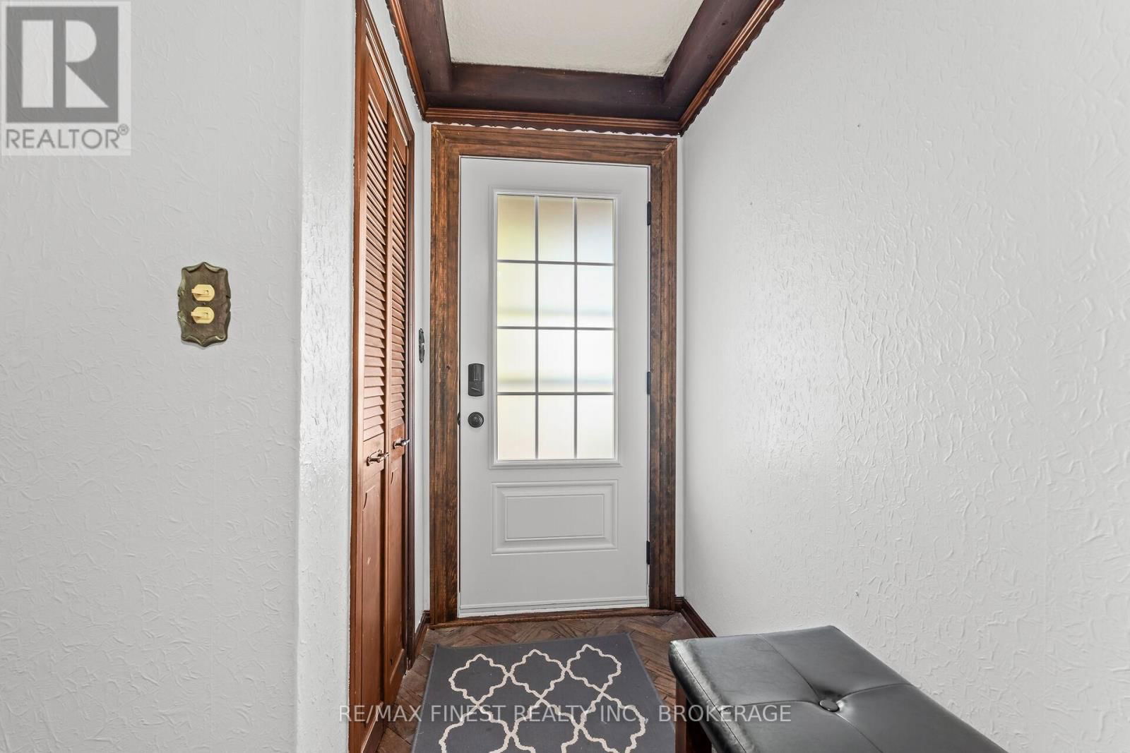 355 LAKEVIEW AVENUE Image 8