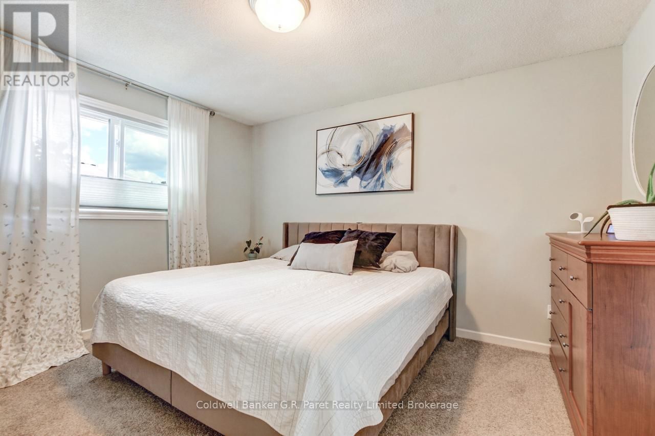 30 DENRICH AVENUE Image 12