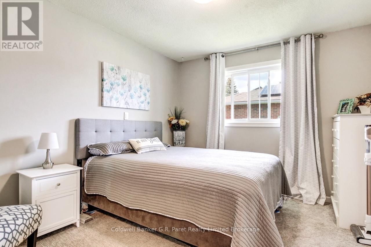 30 DENRICH AVENUE Image 13