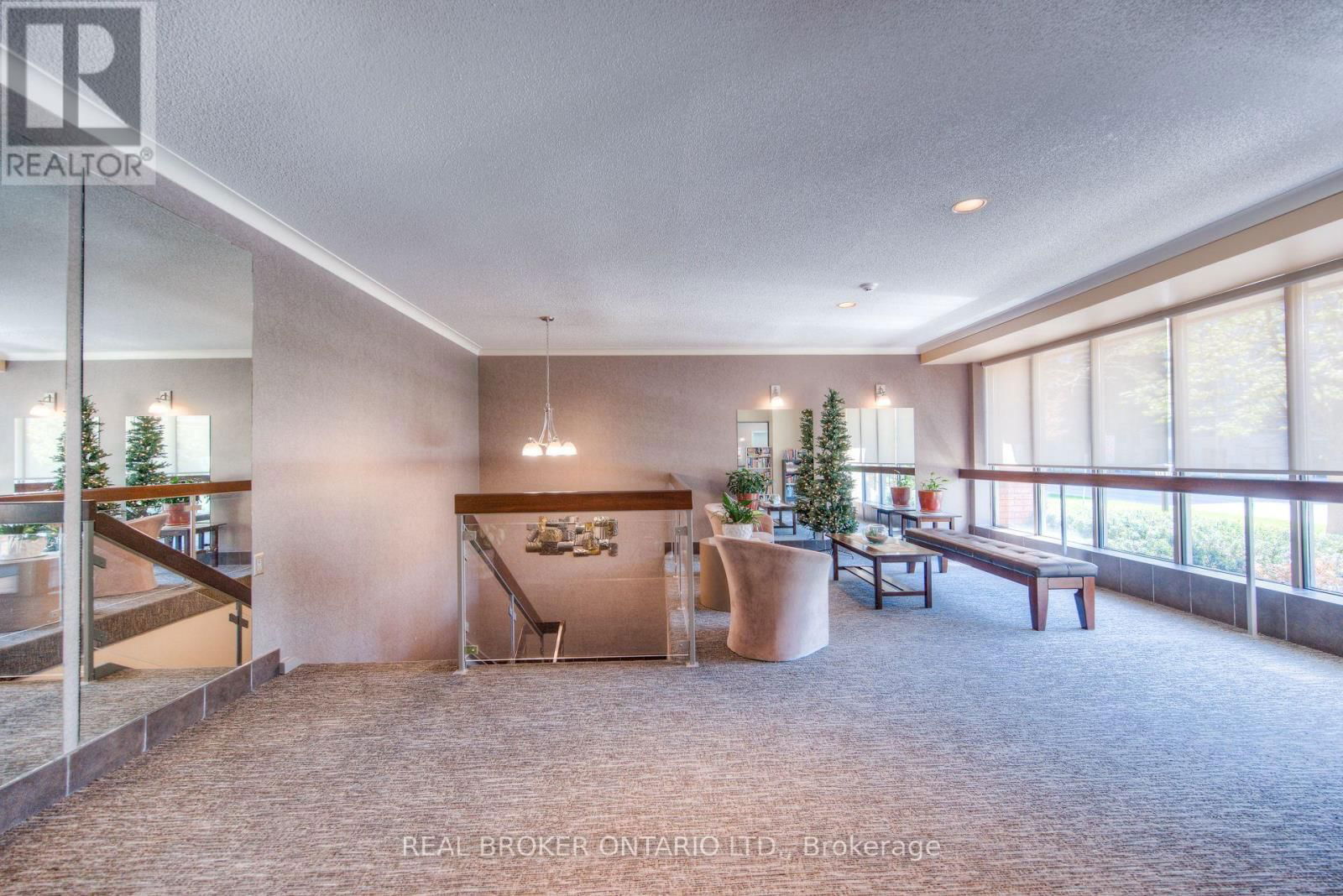 205 - 300 KEATS WAY Image 3