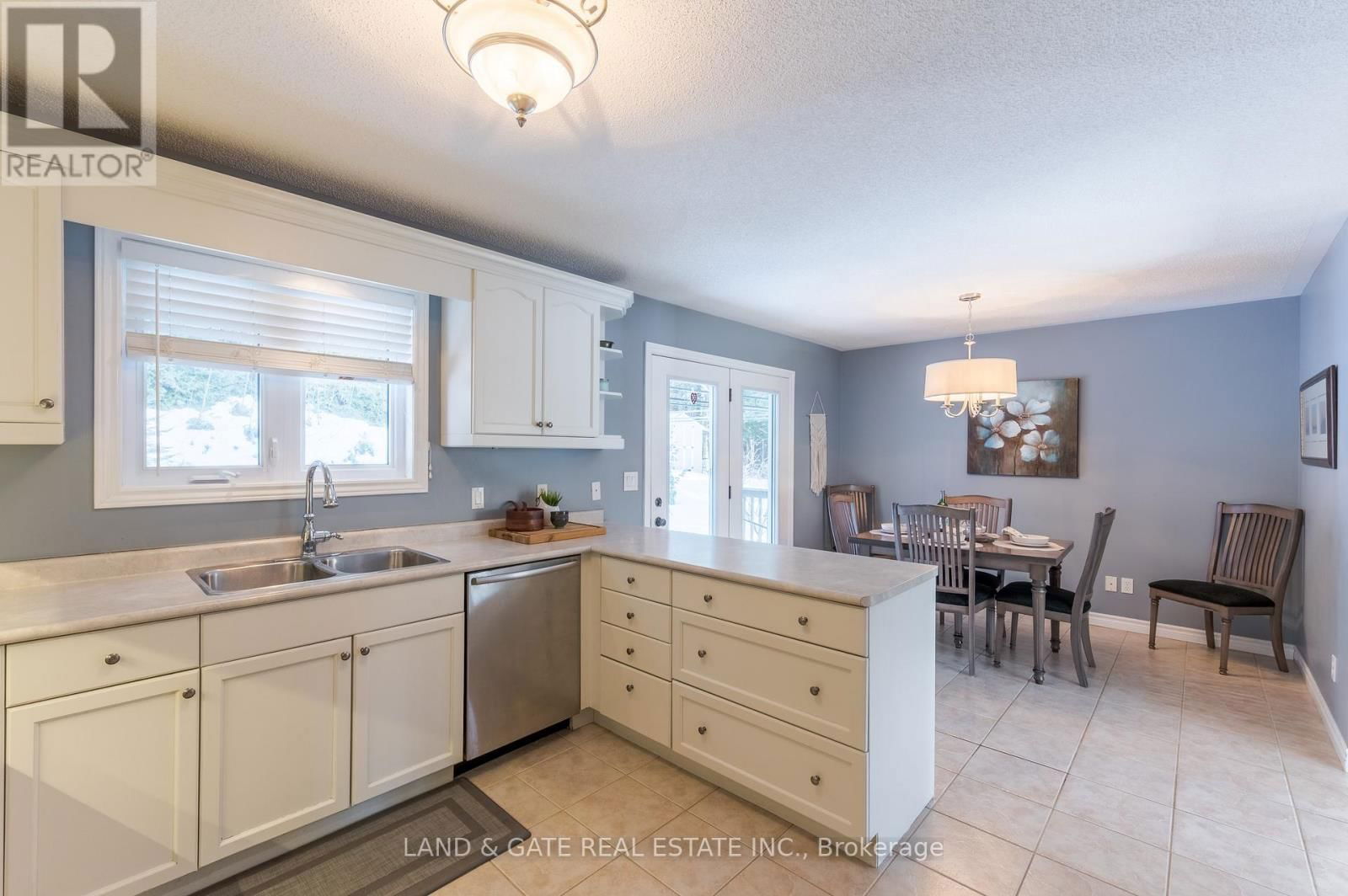 137 ABBEY LANE Image 15
