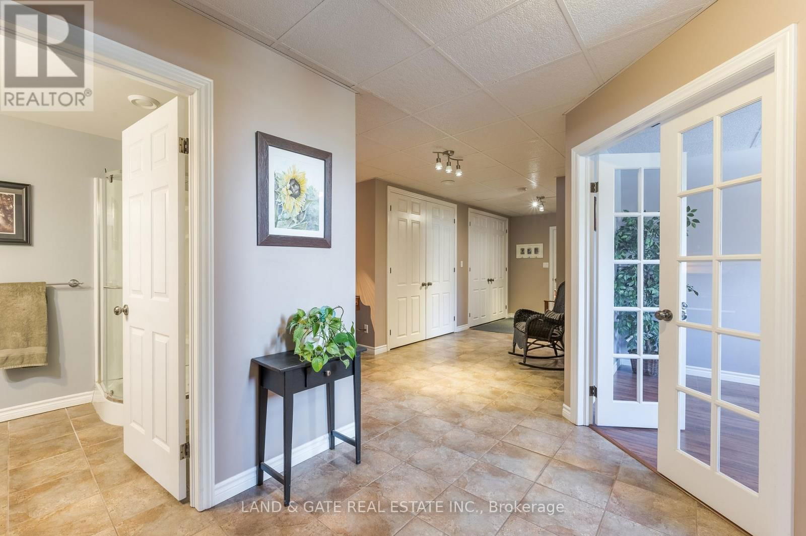 137 ABBEY LANE Image 28