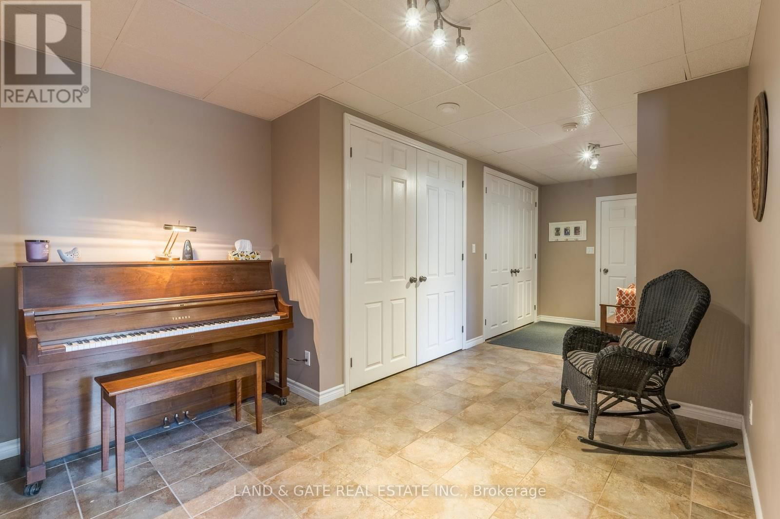 137 ABBEY LANE Image 29