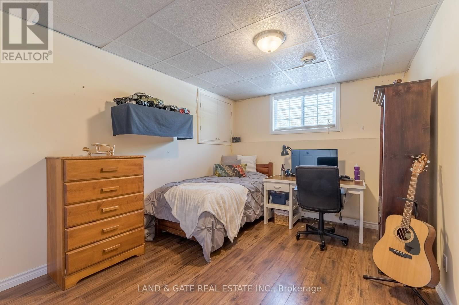 137 ABBEY LANE Image 32