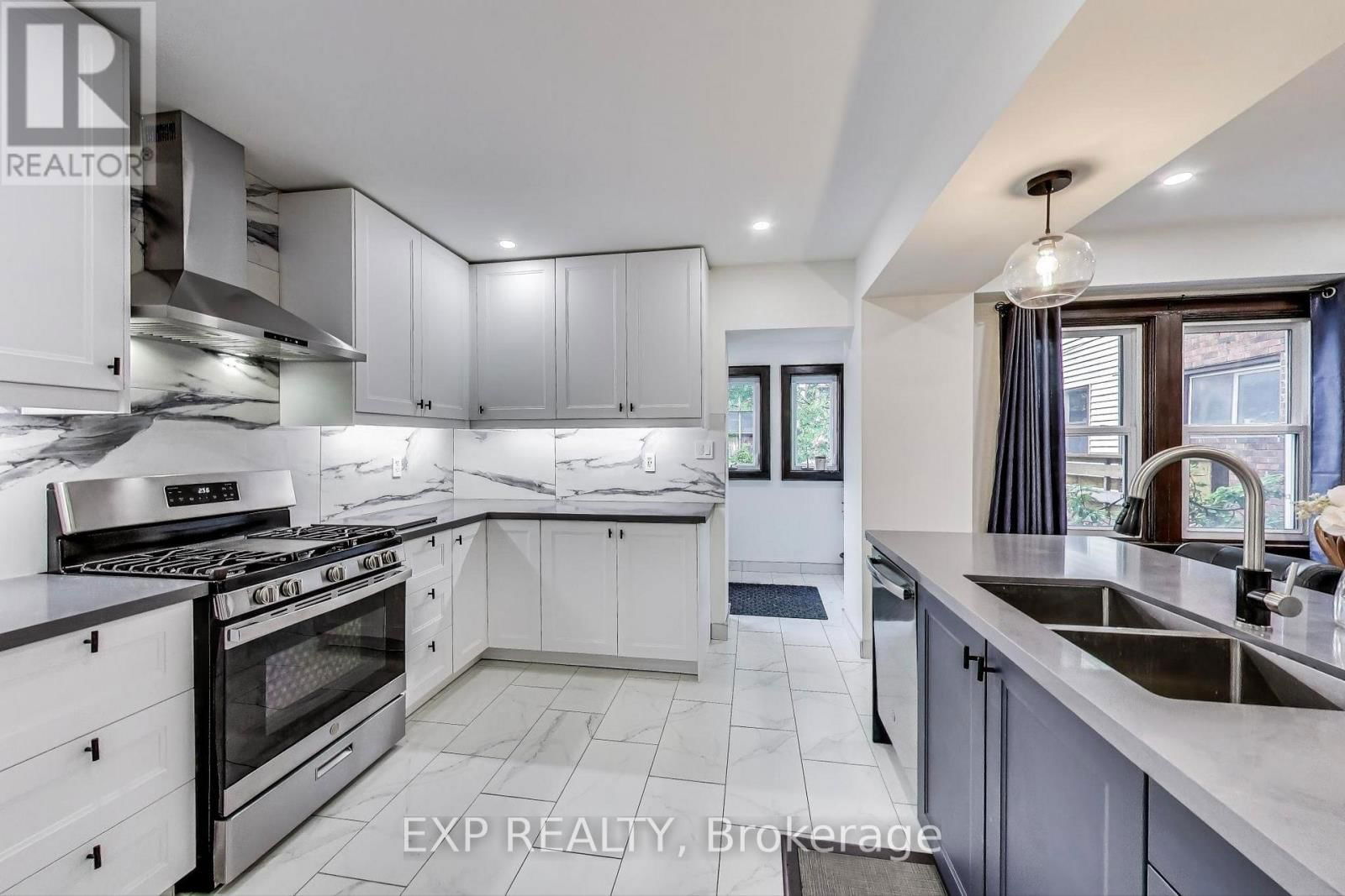 71 HUXLEY AVENUE SOUTH Image 11