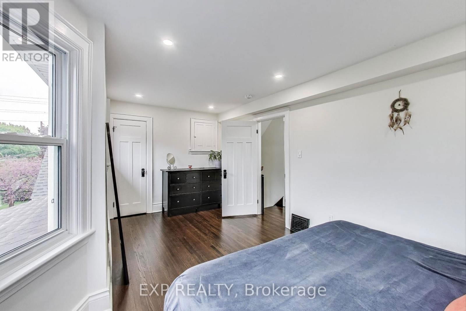 71 HUXLEY AVENUE SOUTH Image 15