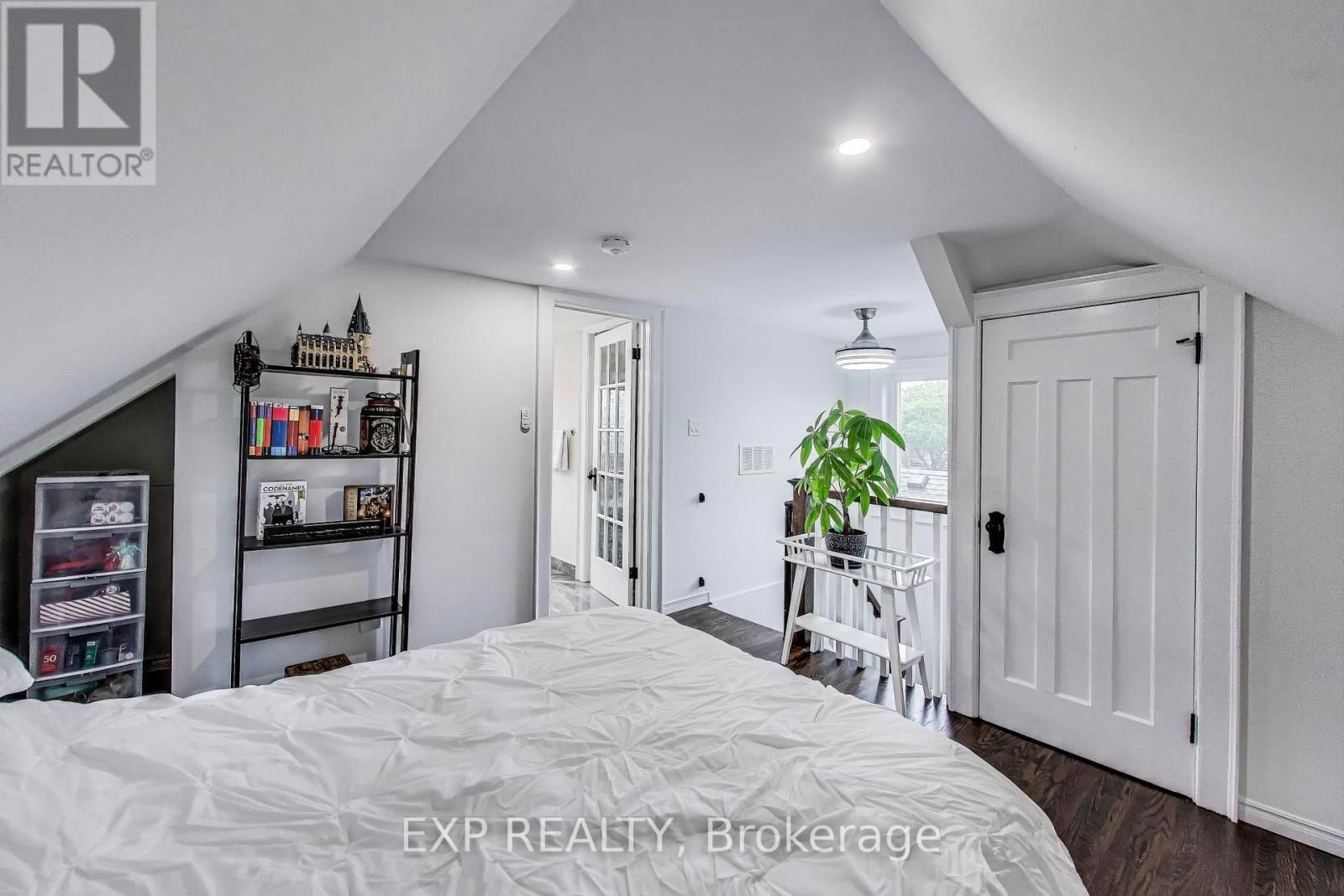 71 HUXLEY AVENUE SOUTH Image 23