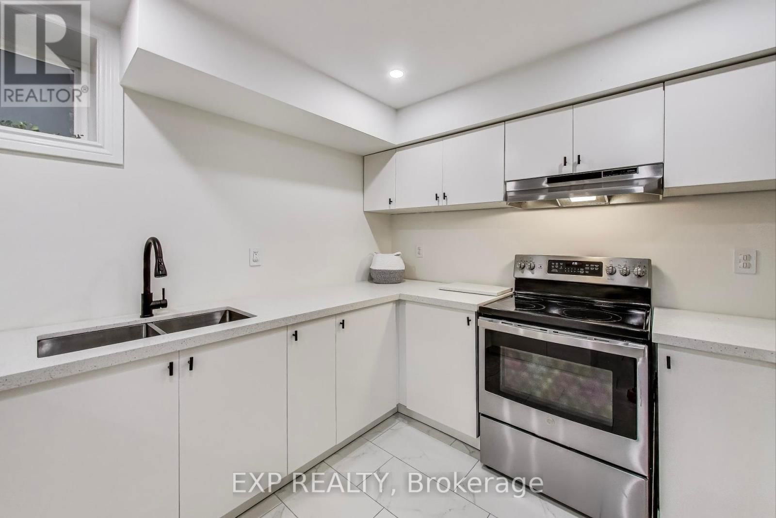 71 HUXLEY AVENUE SOUTH Image 30