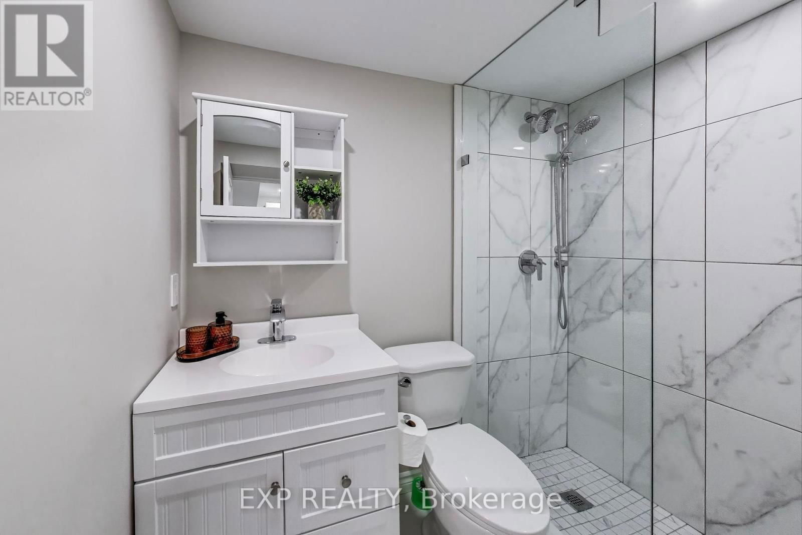 71 HUXLEY AVENUE SOUTH Image 32