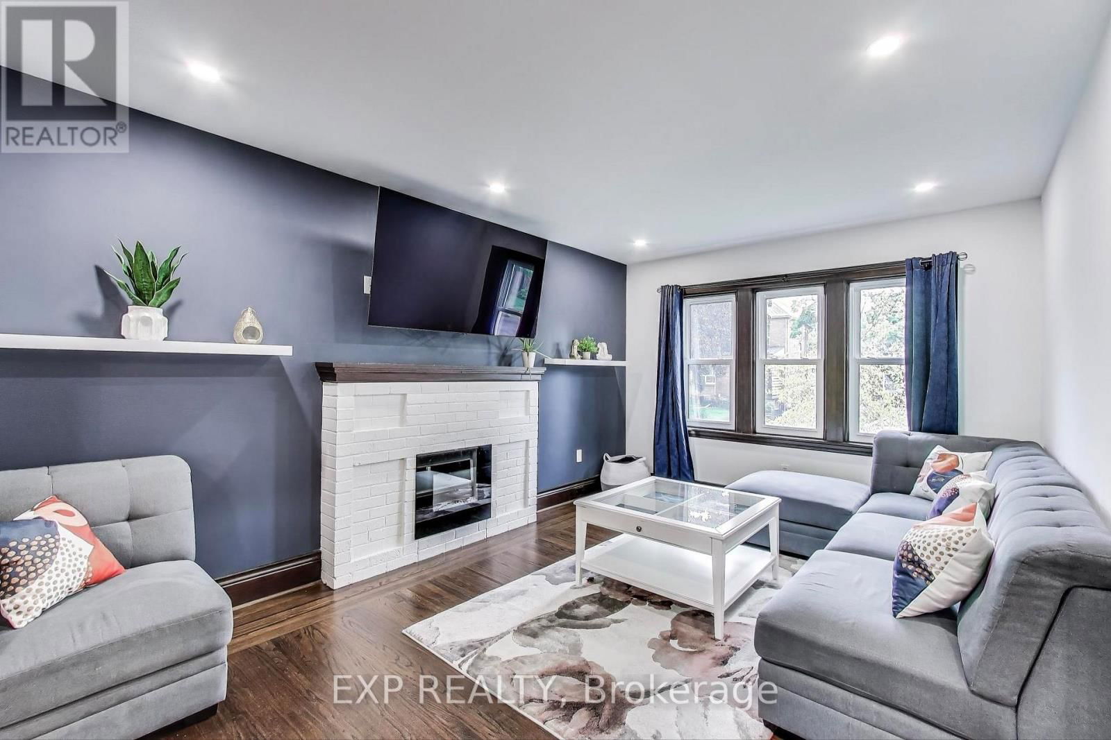 71 HUXLEY AVENUE SOUTH Image 4