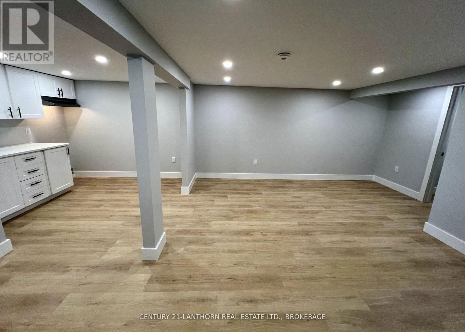 13 WELLER AVENUE Image 10
