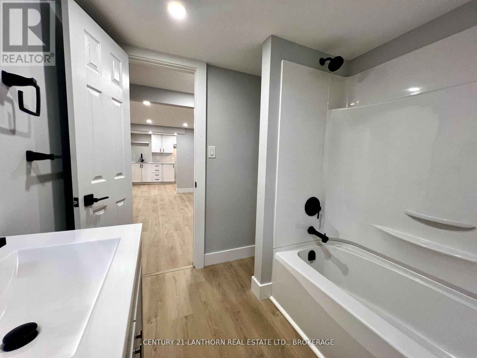 13 WELLER AVENUE Image 11