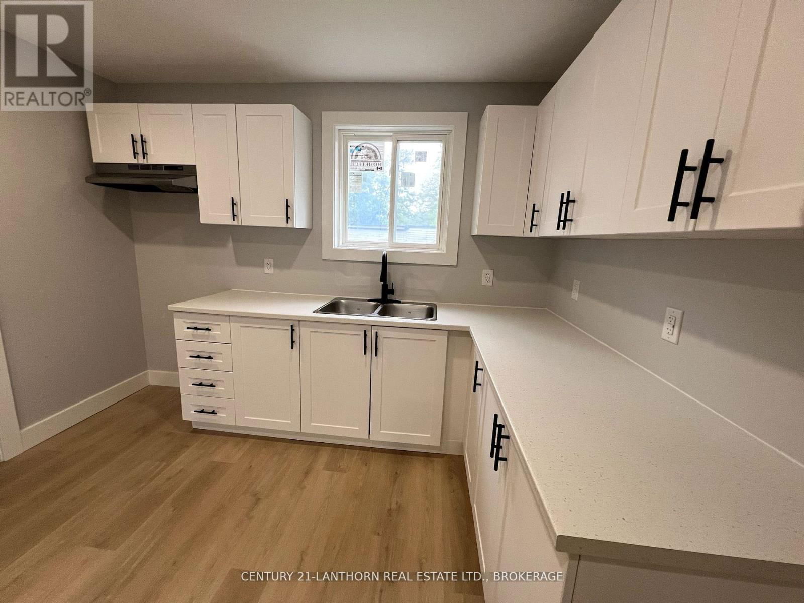 13 WELLER AVENUE Image 8