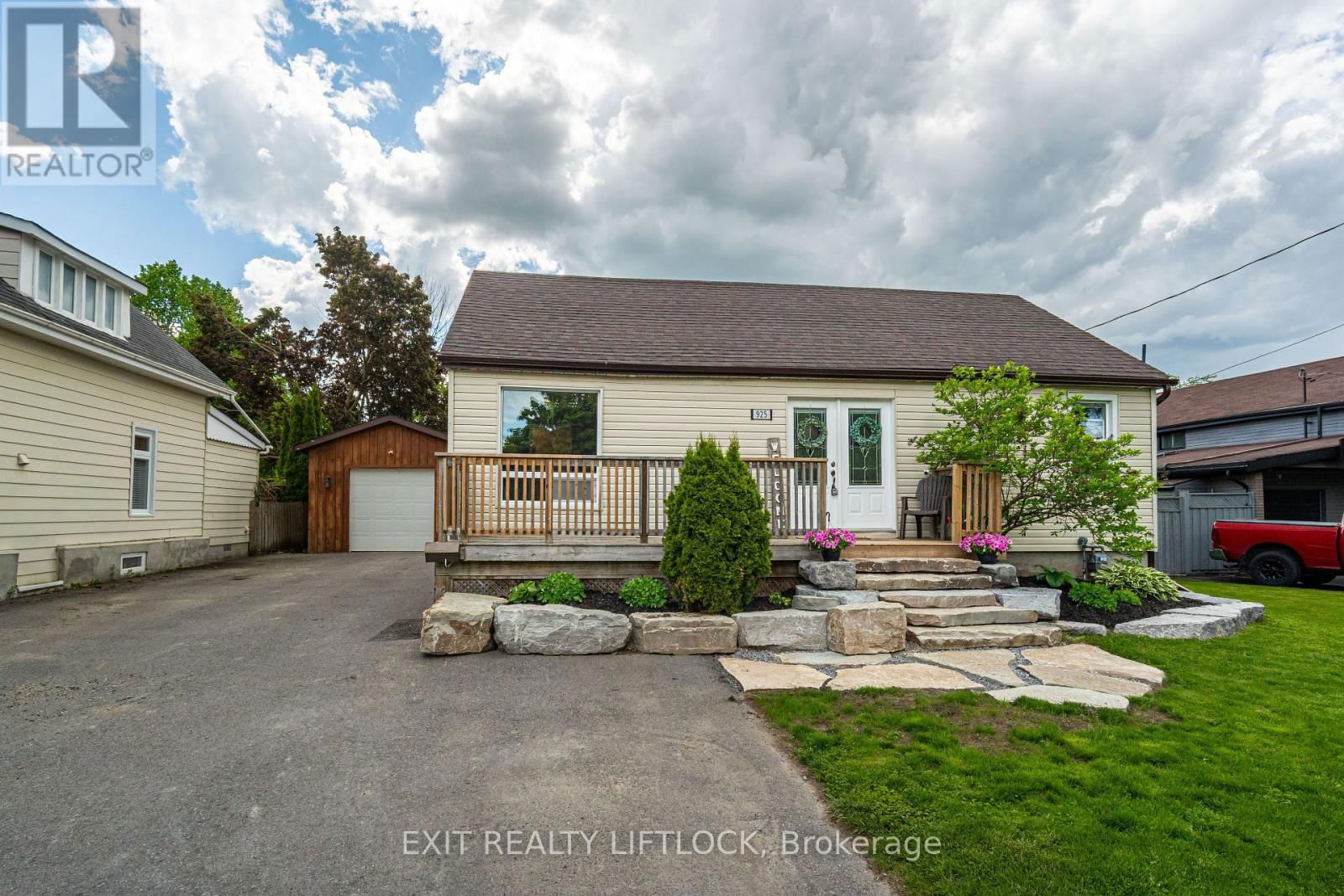 925 FORD STREET Image 1