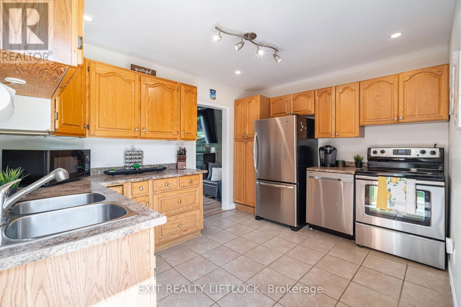 925 FORD STREET Image 12