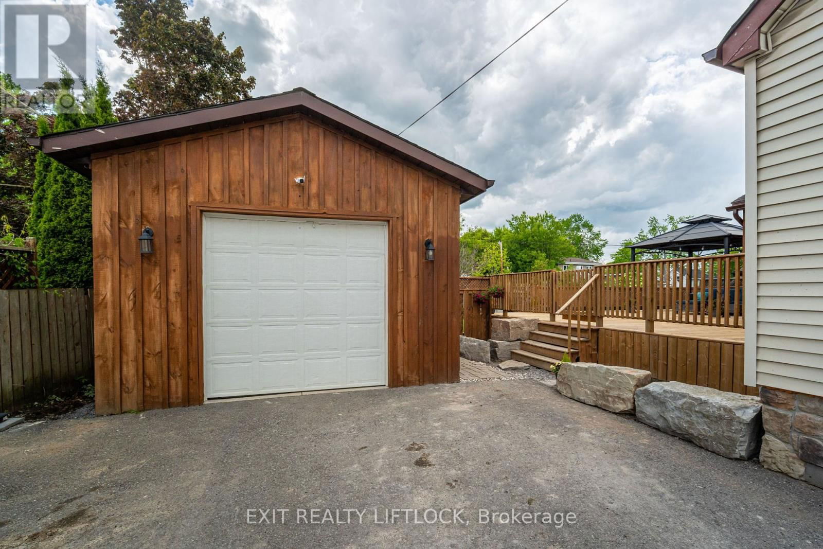 925 FORD STREET Image 21