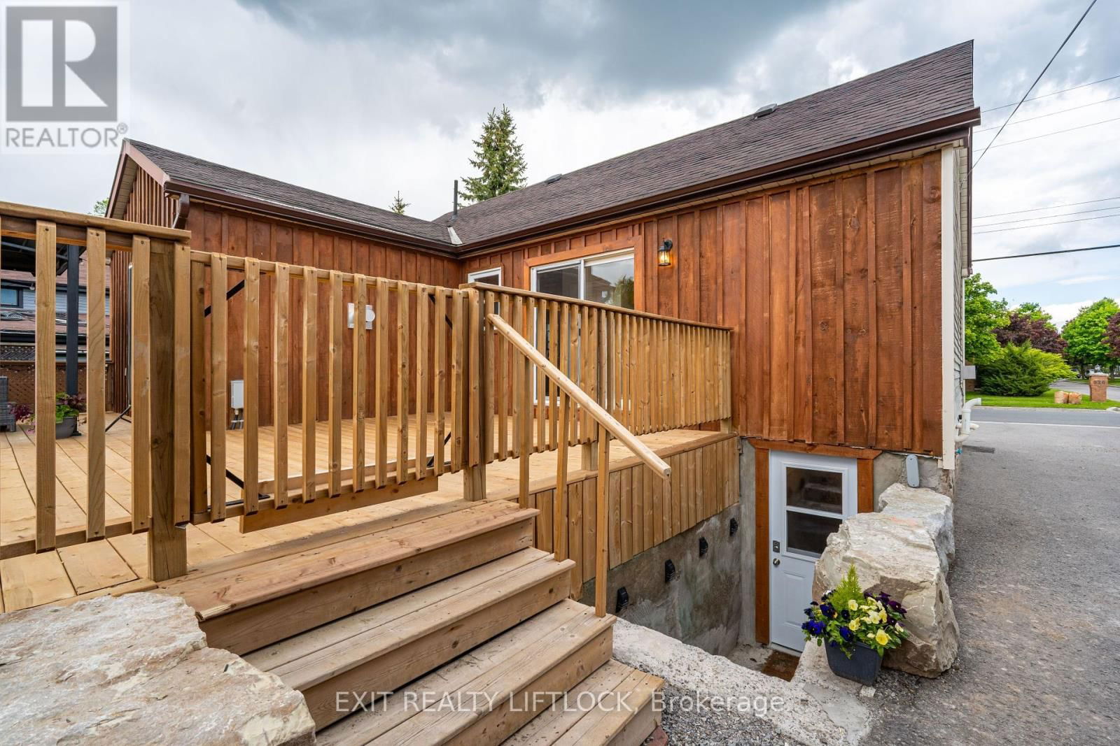 925 FORD STREET Image 22