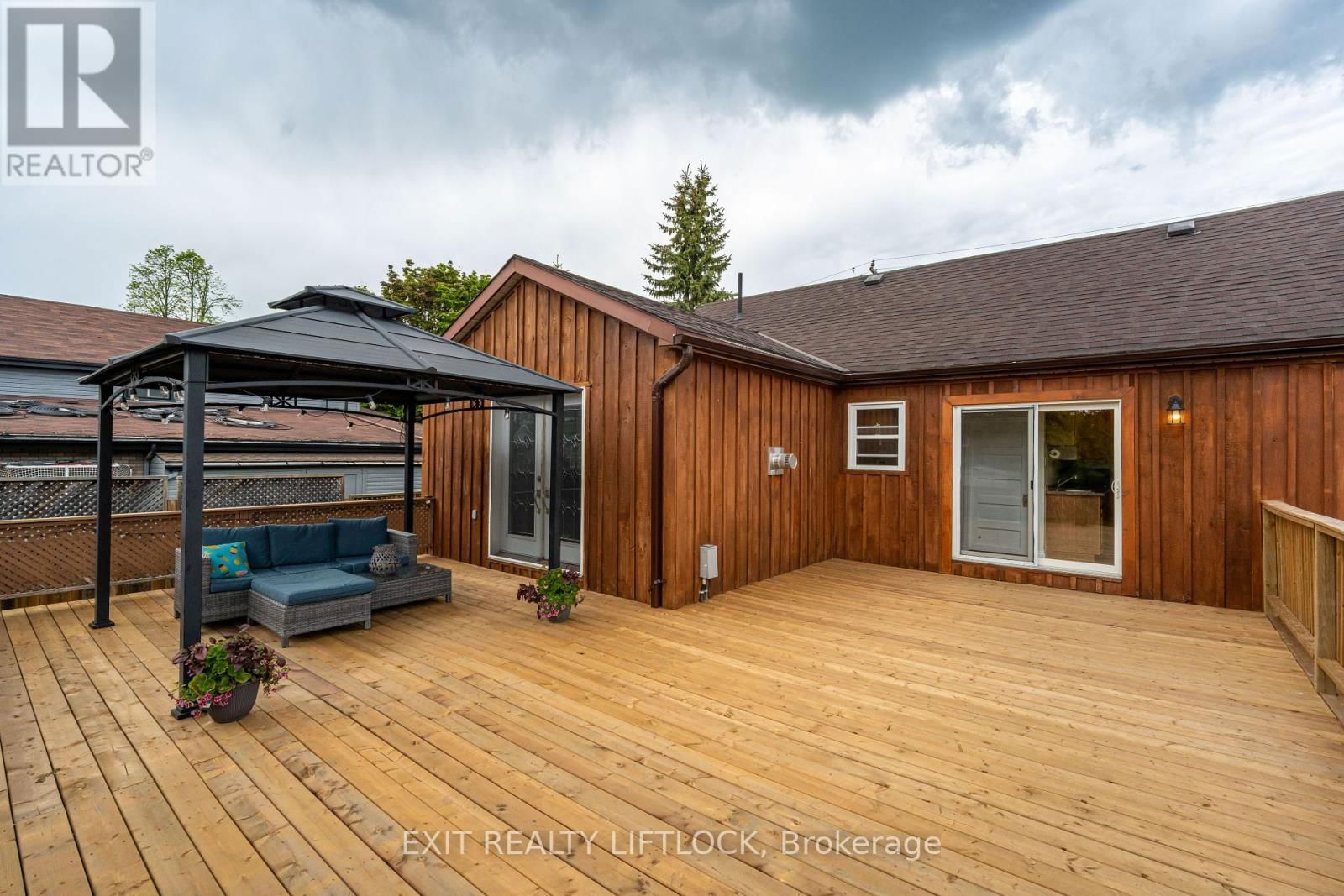 925 FORD STREET Image 24