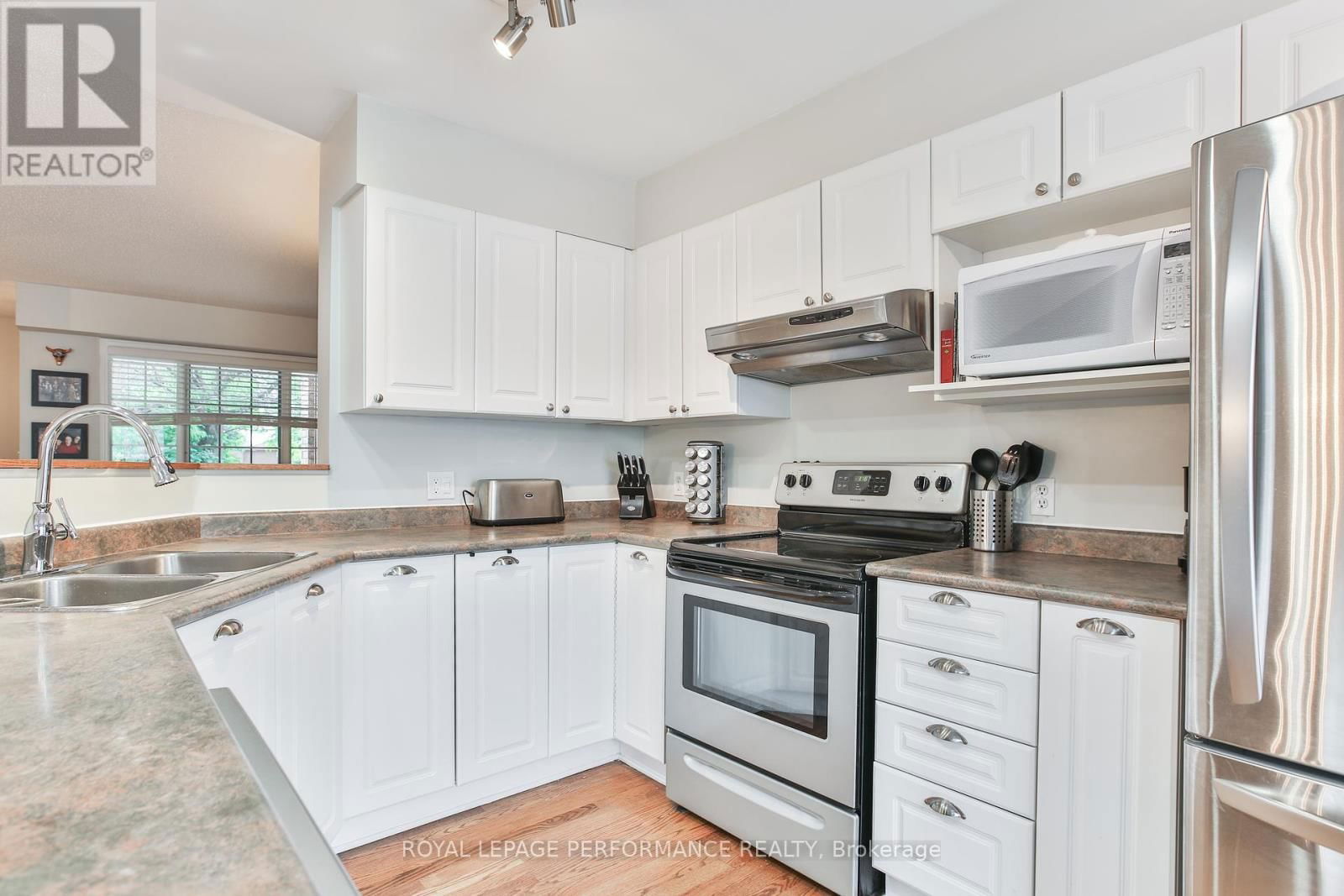 13 COLLEGE CIRCLE Image 11